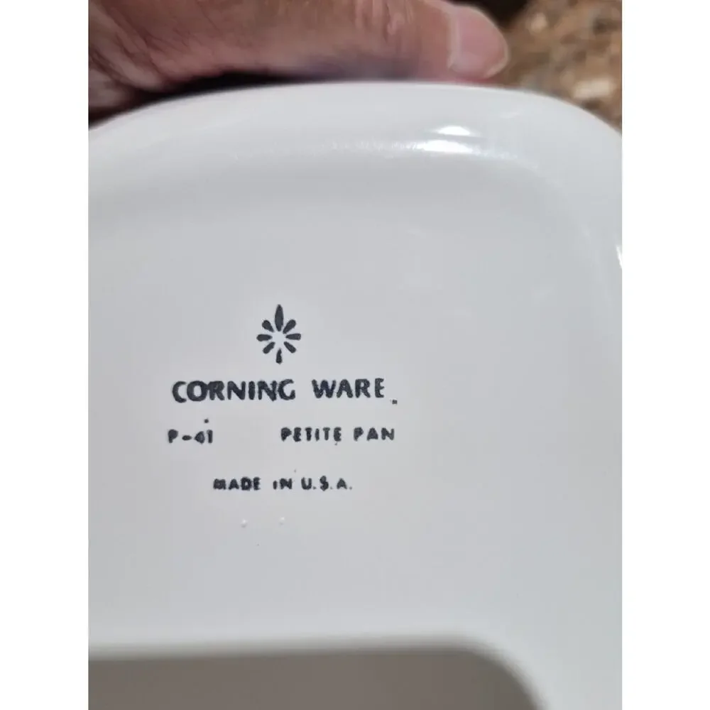 Corning Ware P-41 Petite Pans Bakeware Set with Plastic Lids (set of 2)